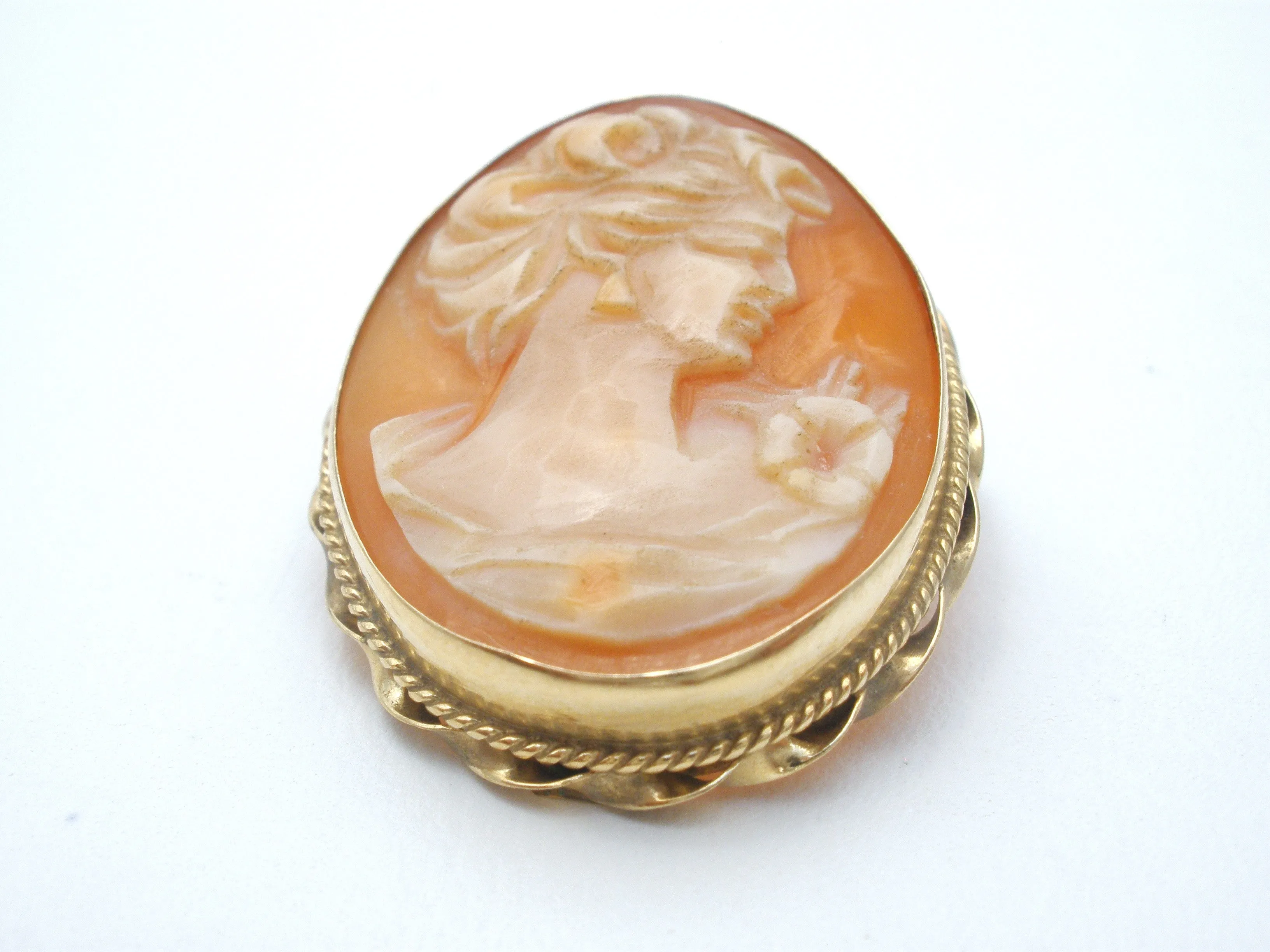 14K Gold Carved Shell Cameo Vintage Pendant Brooch