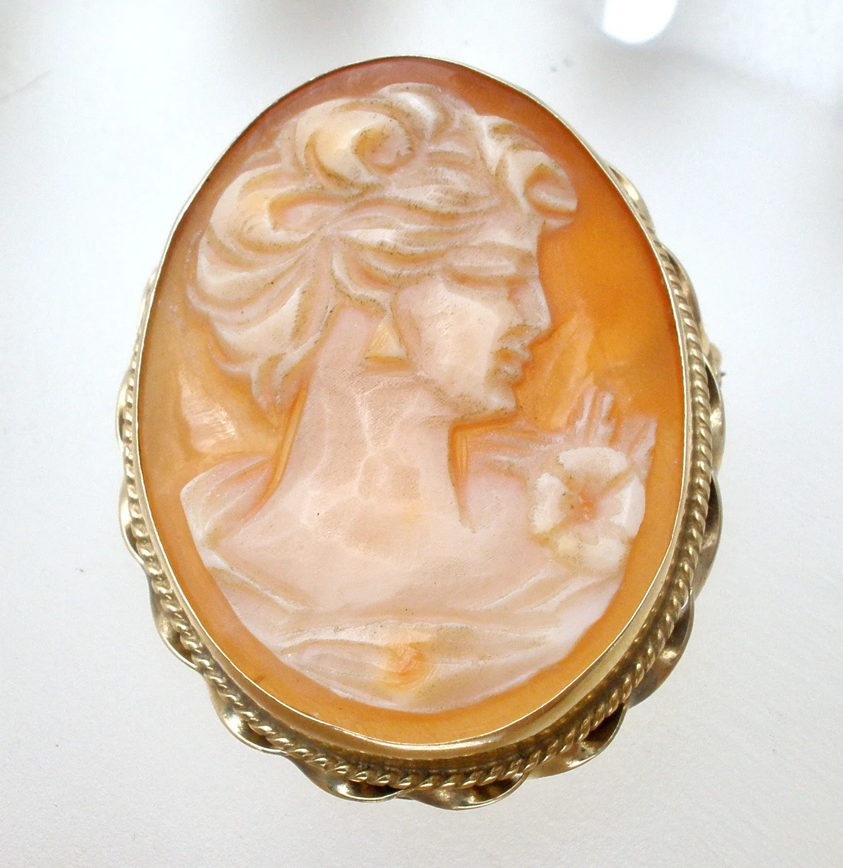 14K Gold Carved Shell Cameo Vintage Pendant Brooch