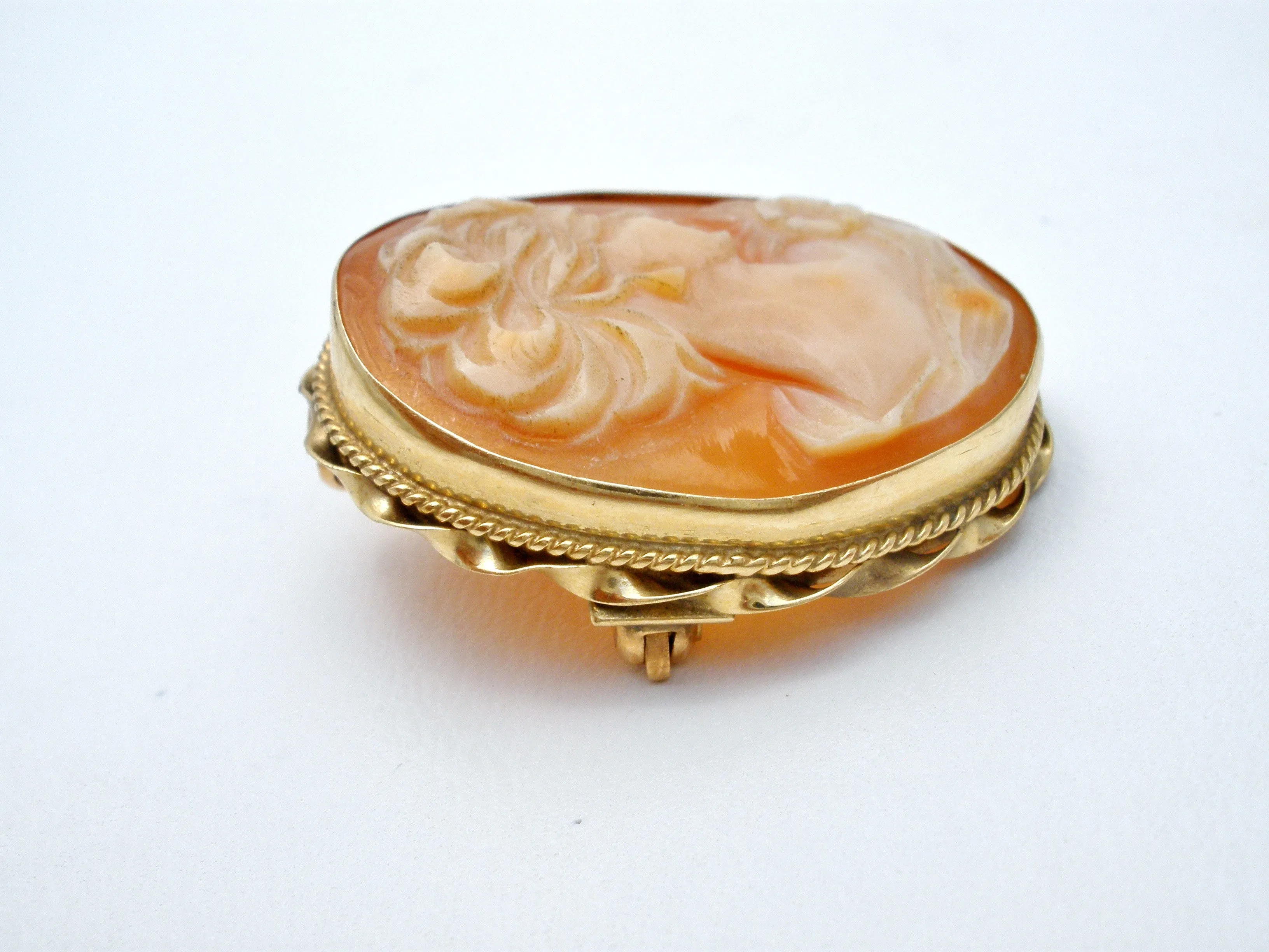 14K Gold Carved Shell Cameo Vintage Pendant Brooch