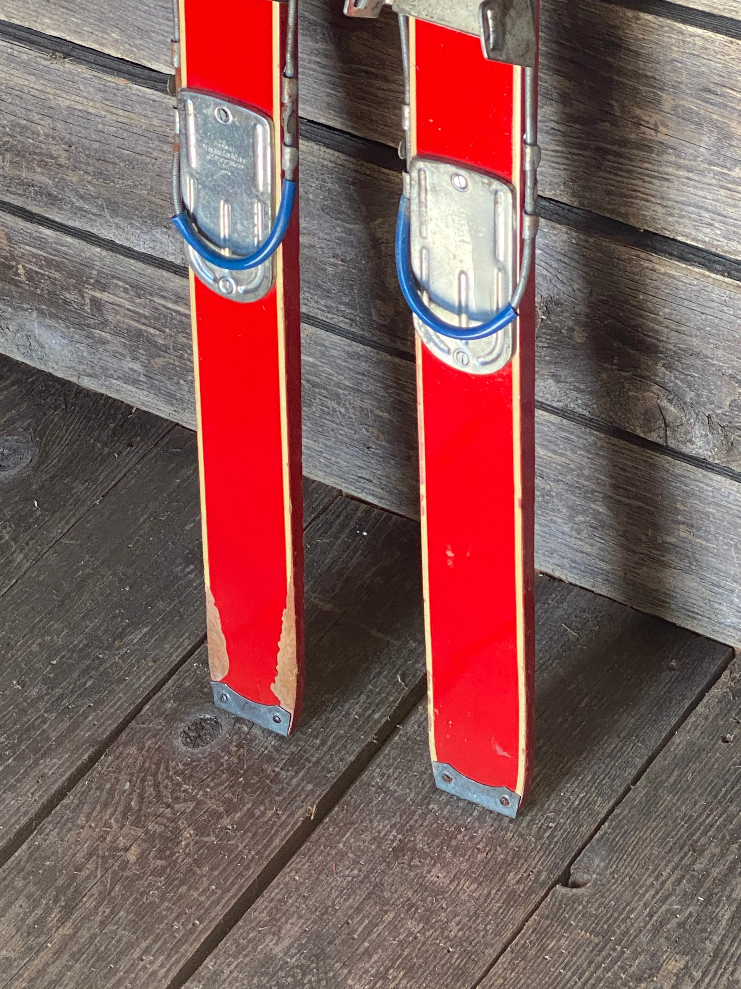 Antique Red Children’s Skis - Combi Junior