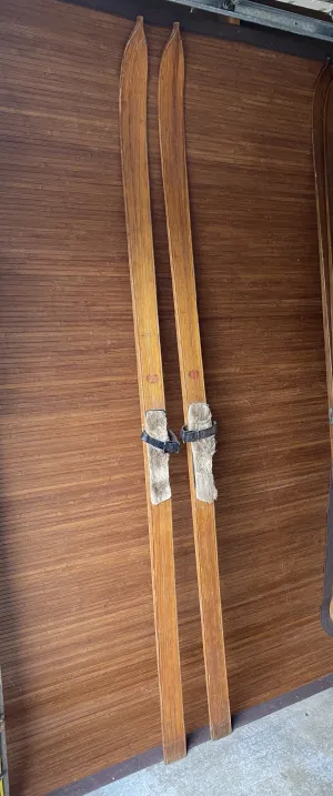 Antique Strand Skis