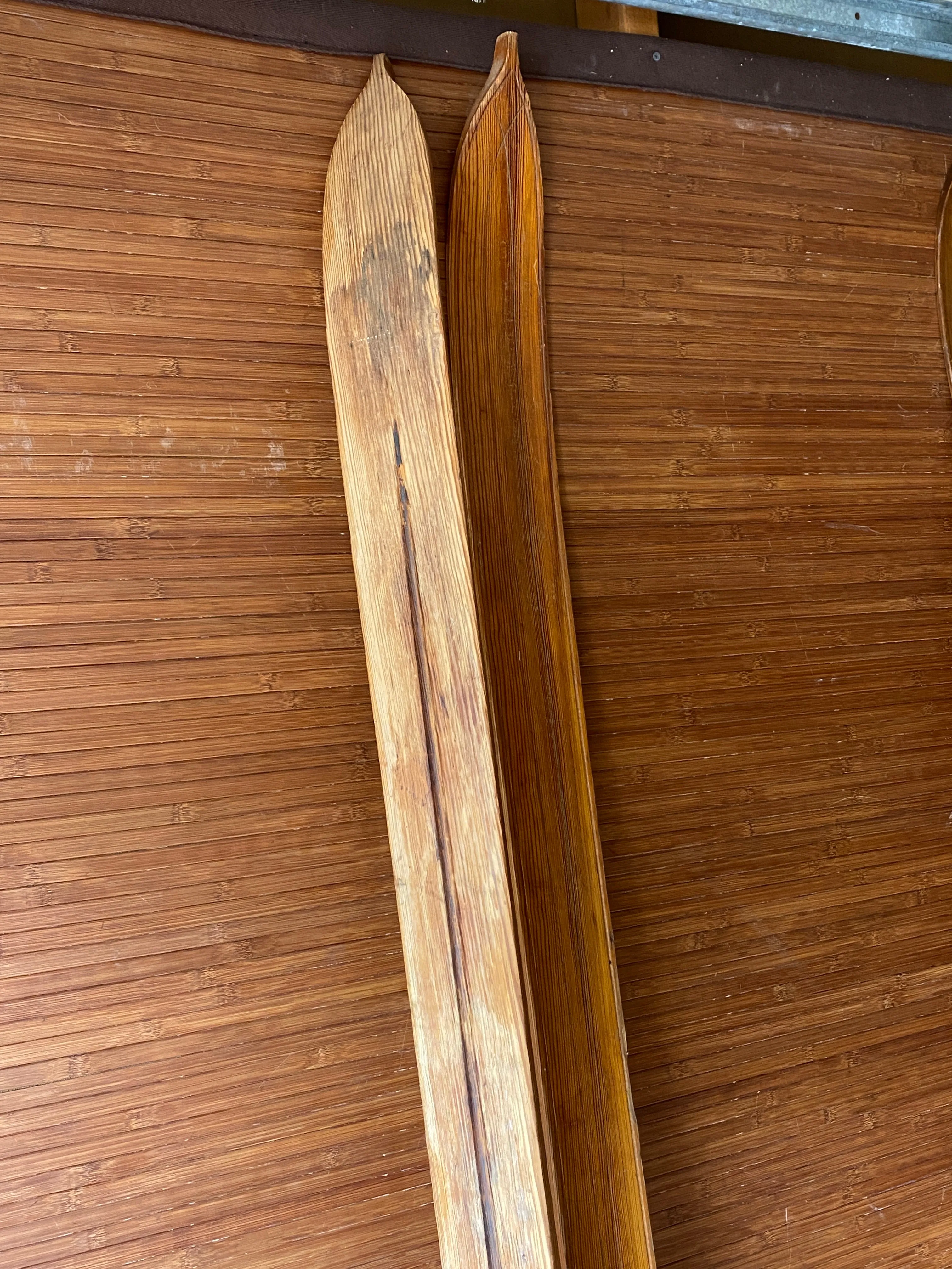 Antique Strand Skis