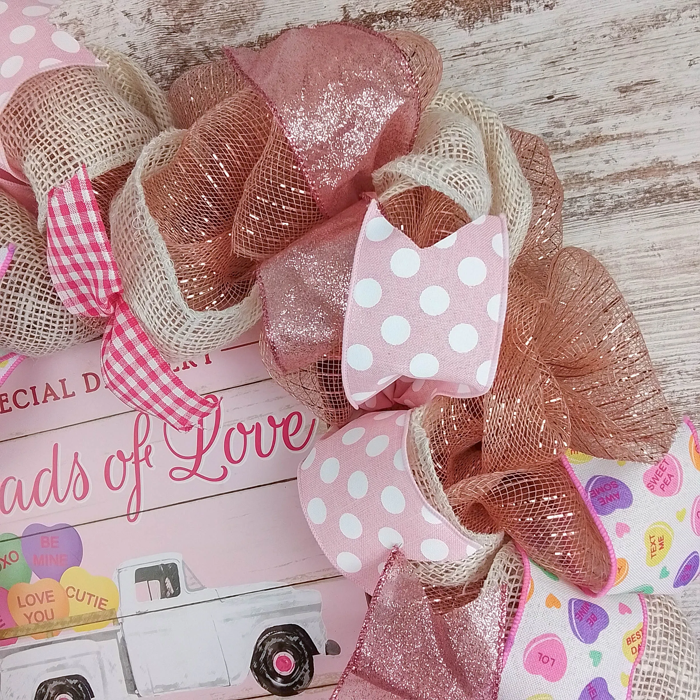 Conversation Heart Valentine's Day Wreath - Valentines Loads of Love Decoration