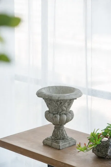 Danna Garden Urn